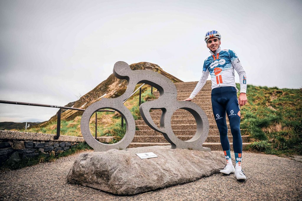 Romain Bardet dans le Cantal - boucles cyclo RBX