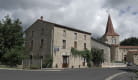 A l'entrée du bourg