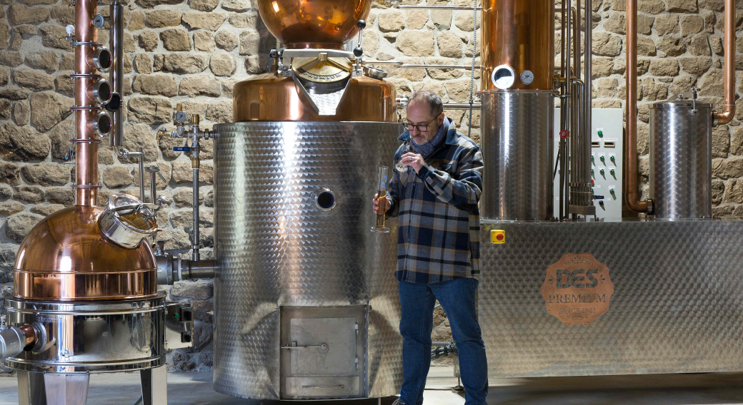 Semaine gourmande : visite et dégustation d'une distillerie en terre volcanique