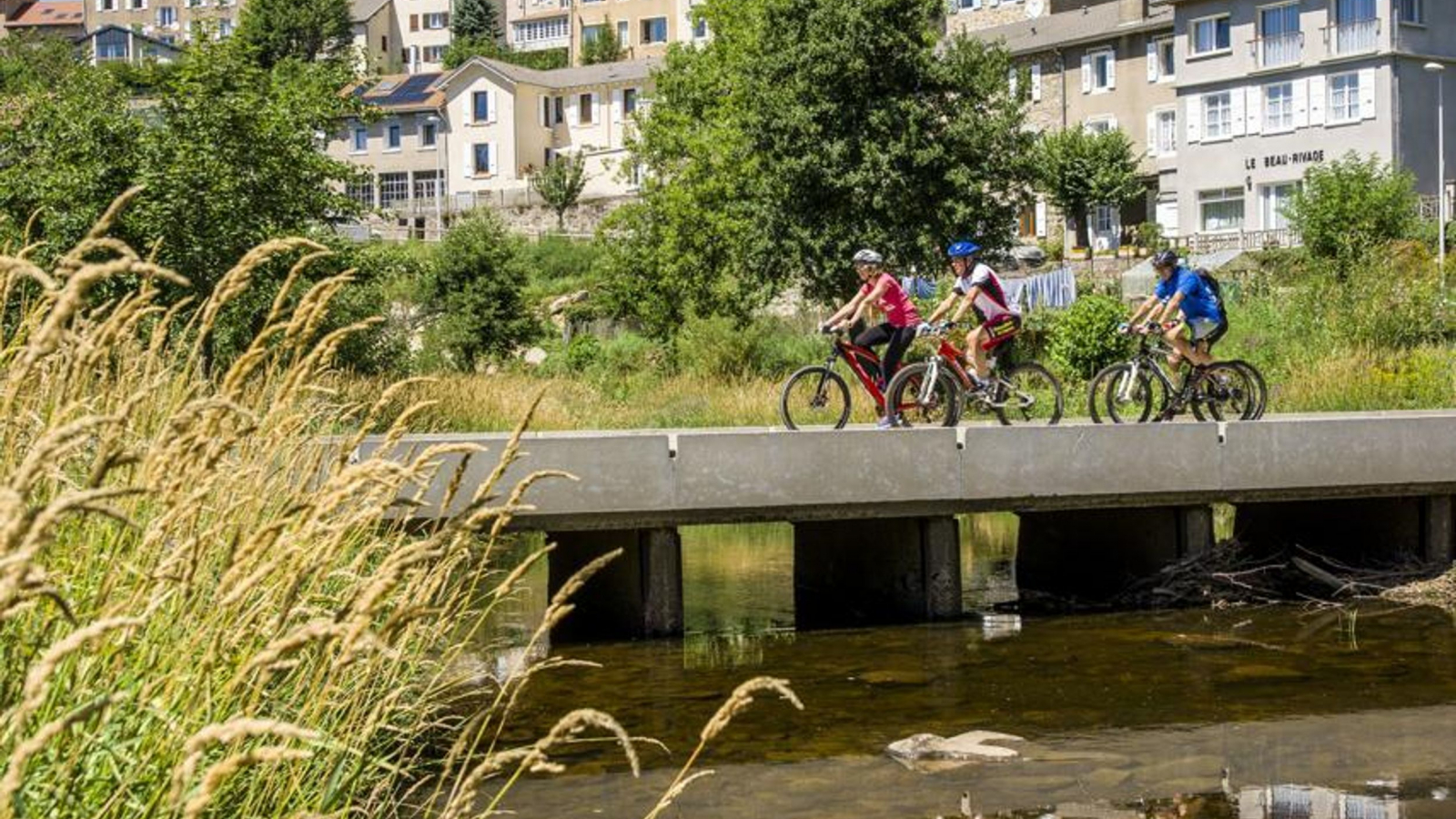 Sur les ponts et les sentiers en VTT