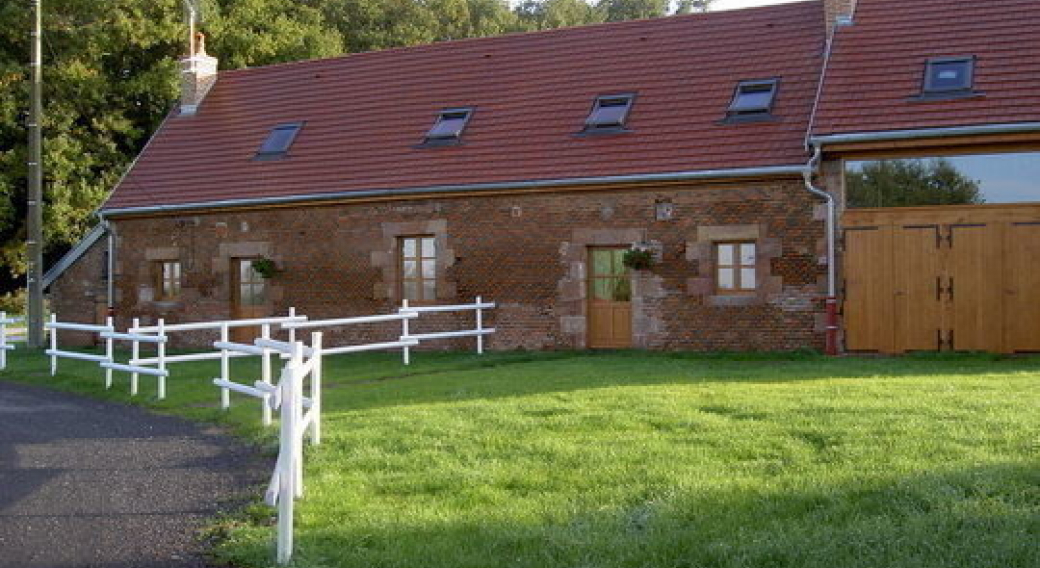 GITE RURAL LE RUSTIQUE à NEUILLY LE REAL dans l'ALLIER en AUVERGNE