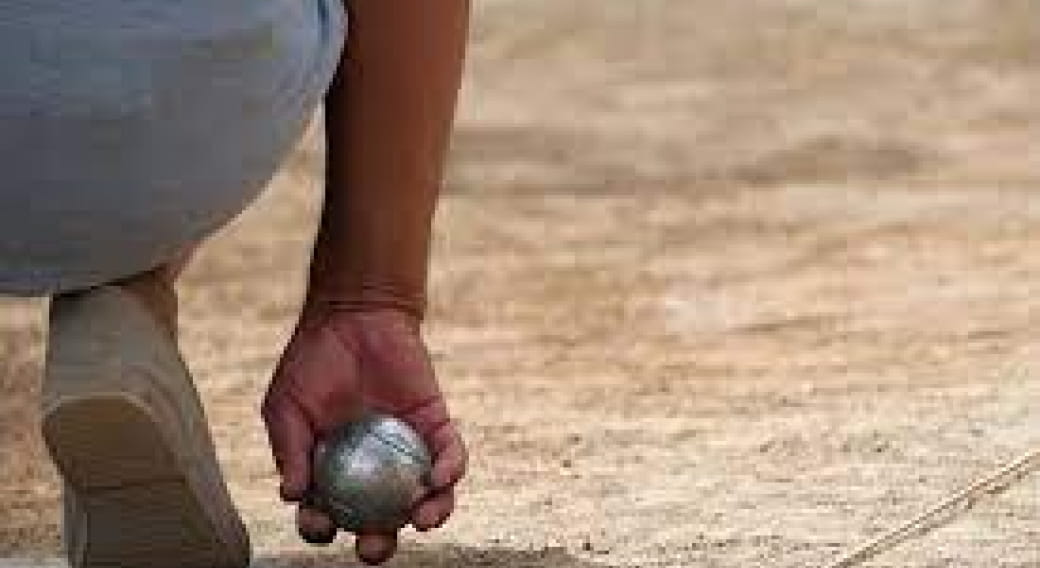 Concours de pétanque en triplette