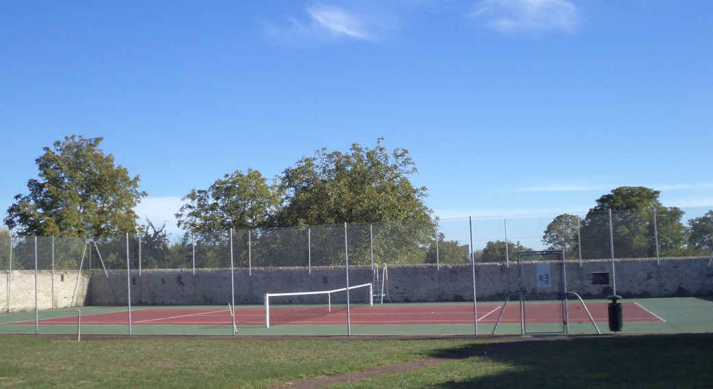 Tennis et aire de jeux multisports