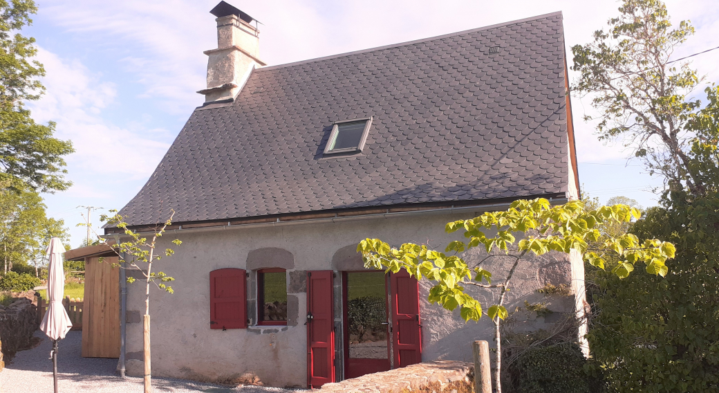 Façade de la partie 'maison' du gîte