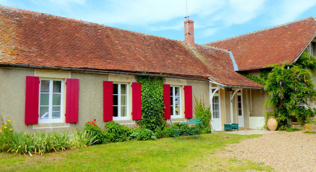 Gîte 'Les Oiseaux' à LURCY-LEVIS dans l'Allier en Auvergne