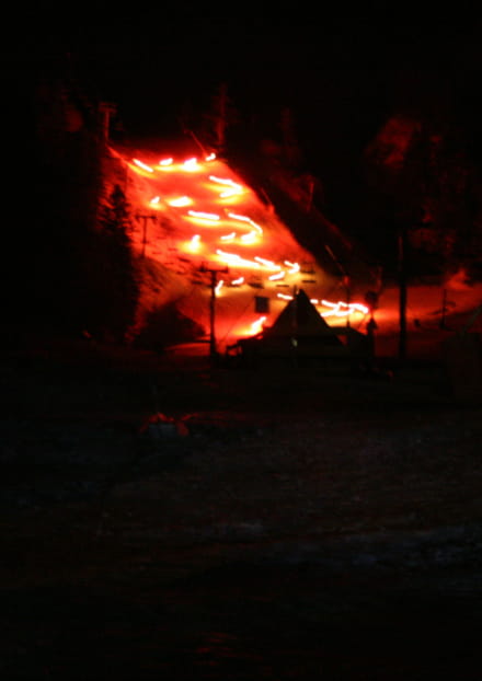 Descente aux flambeaux des moniteurs ESF