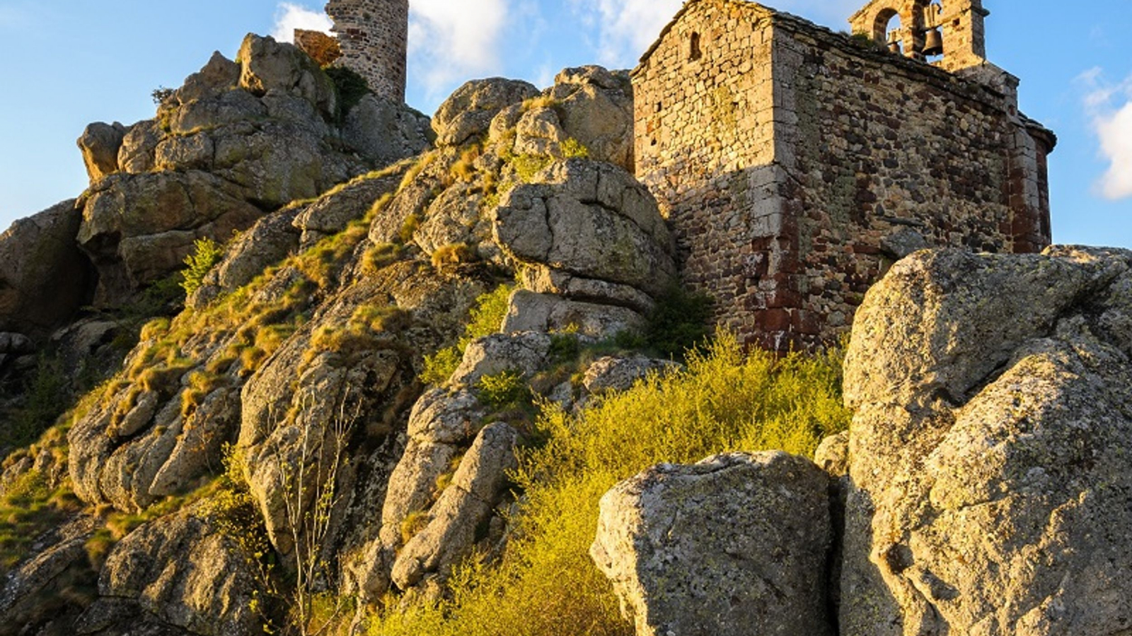 Tour et chapelle de Rochegude