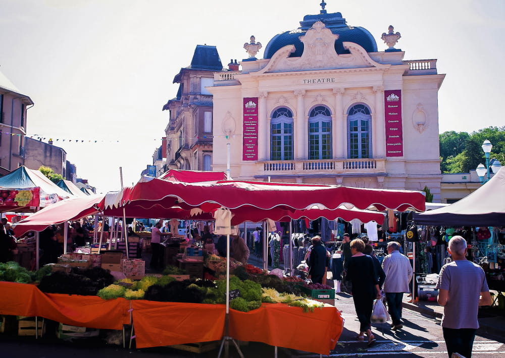 Marché hebdomadaire de ChâtelGuyon Auvergne Destination