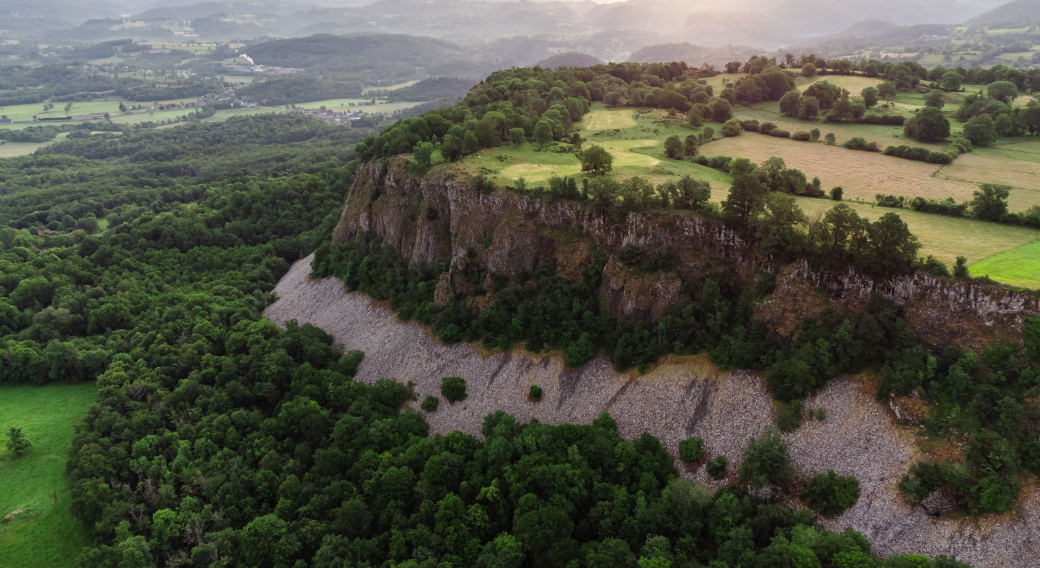 The volcanic edifice of Chastel-Marlhac