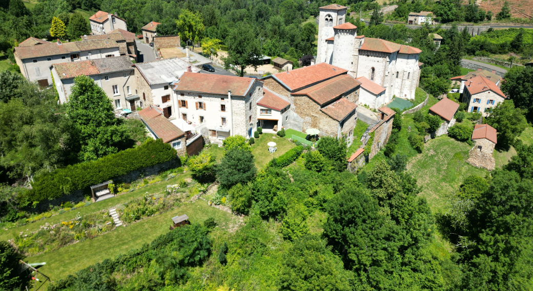 Le jardin et la maison vus du ciel