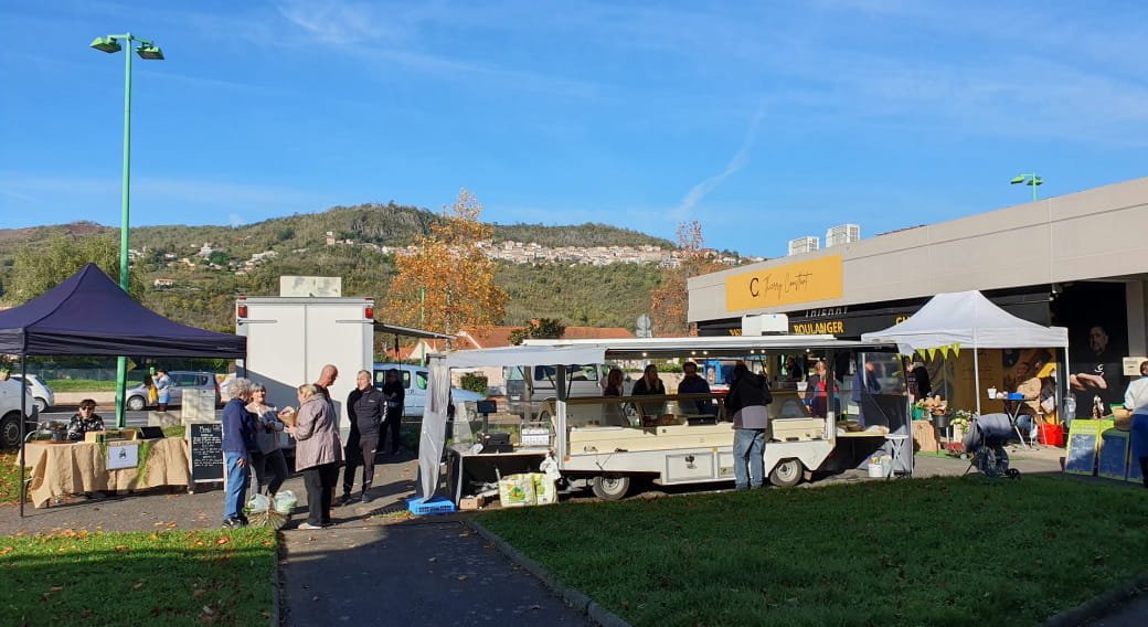 Marché local de Longues tous les dimanches matins