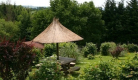 Les Estivales, ensemble de 3 gîtes à Echassières dans l4allier en Auvergne, jardin et paillotte 