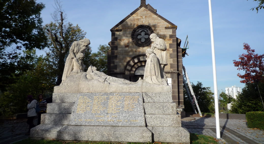 Chapelle du Souvenir et Monument aux Morts
